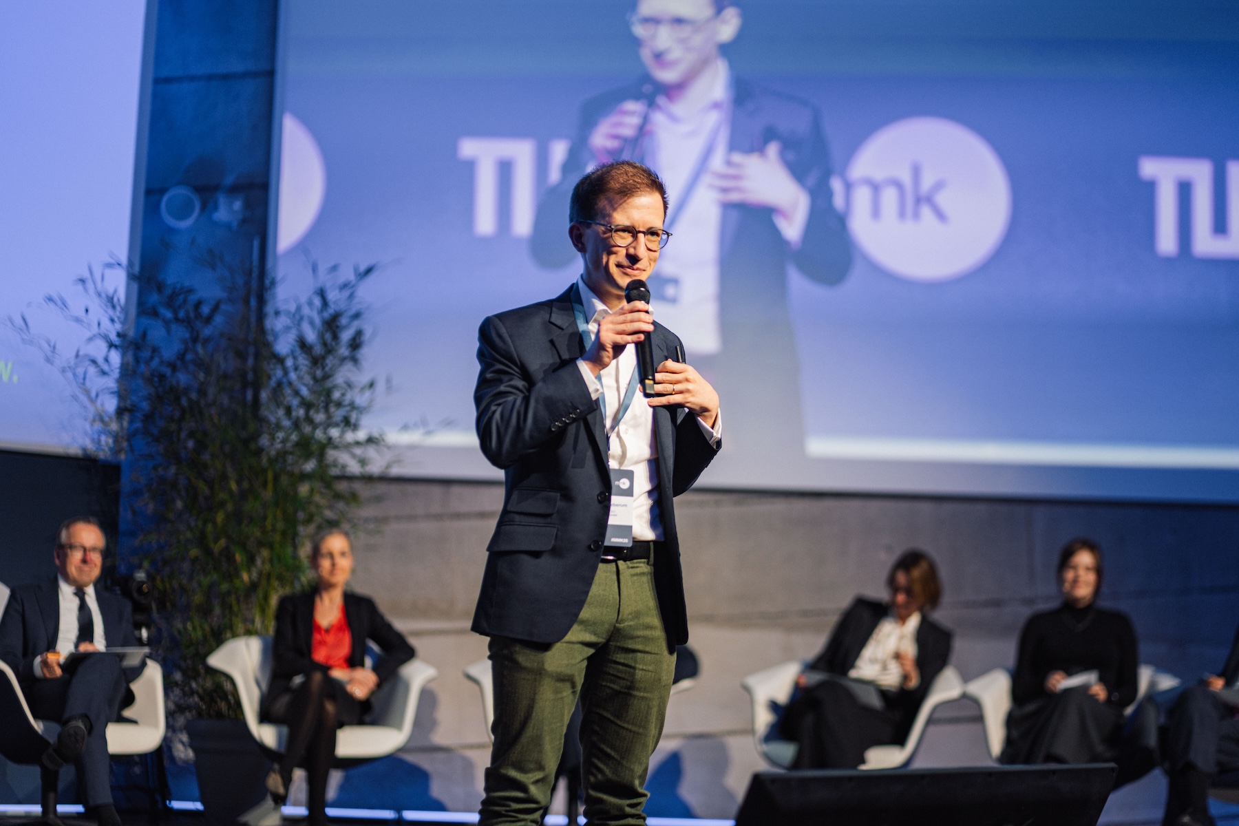 mmk25_Start_Up_Stage_Engelmeier_Wägerle_Lieberum_Turk_Berghoff_Garsi_Man_10